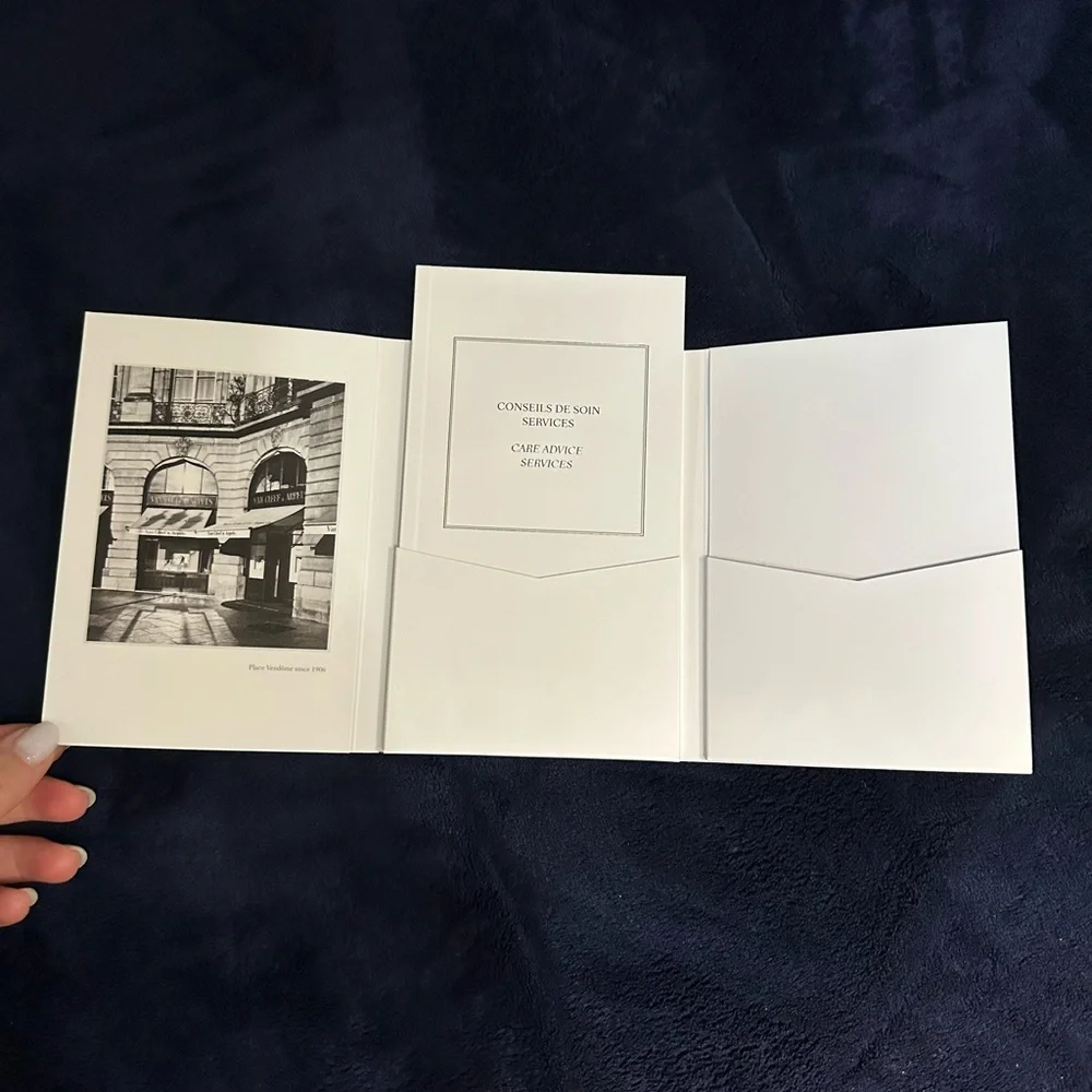 Van Cleef & Arpels Booklet new - Picture 3 of 11